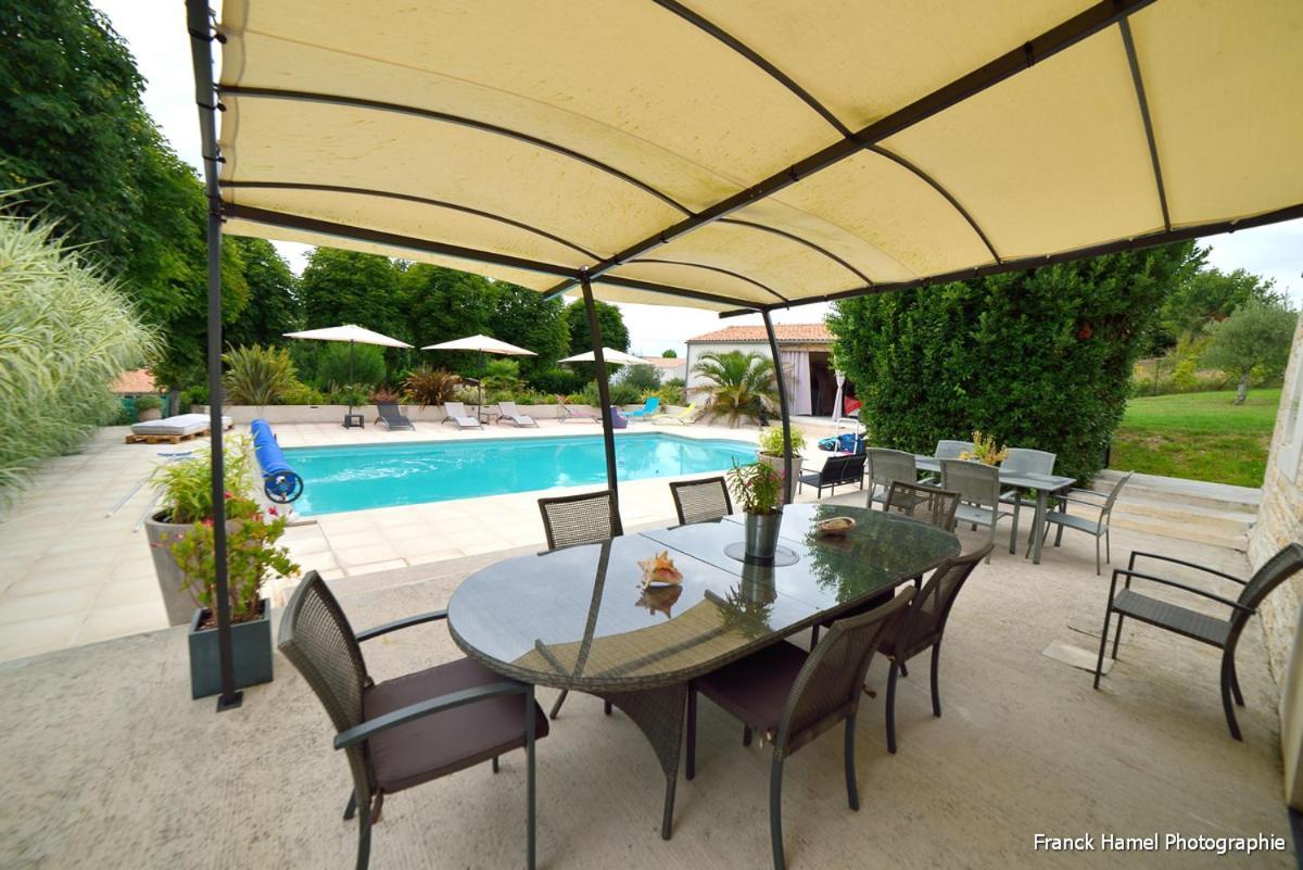 Le Clos Des Oiseaux Saintes Exterior photo