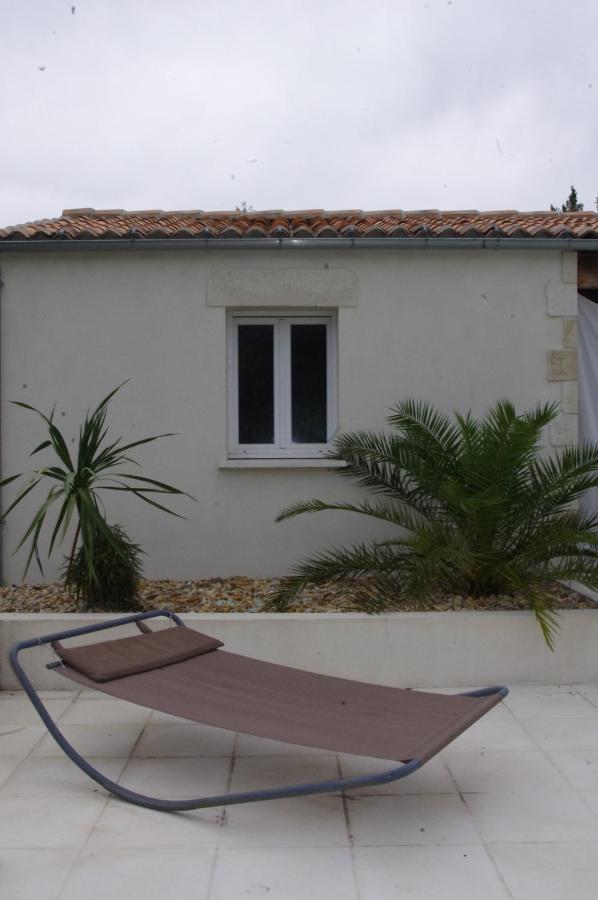Le Clos Des Oiseaux Saintes Exterior photo