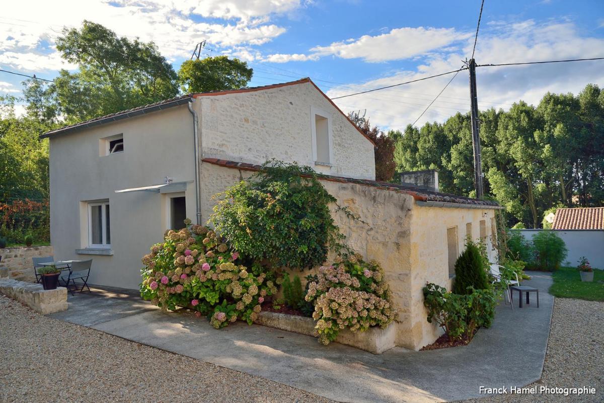 Le Clos Des Oiseaux Saintes Exterior photo