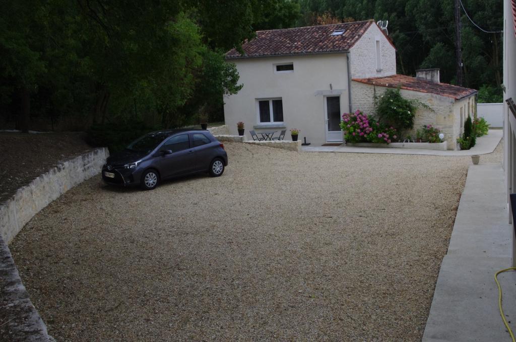 Le Clos Des Oiseaux Saintes Exterior photo